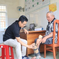 Khám sàng lọc, lượng giá phục hồi chức năng, dụng cụ chỉnh hình và sống độc lập cho người khuyết tật
